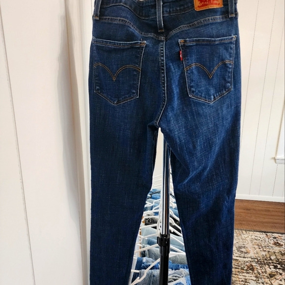 Levis - Picture 4 of 4